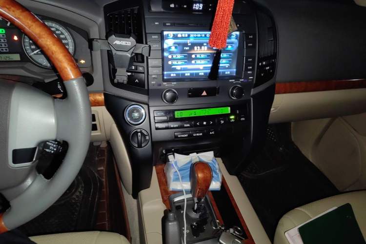 Used Toyota Land Cruiser 2015 4.0L 5-Seater Middle East Version Audio And AC Panel