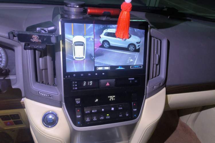 Used Toyota Land Cruiser 2015 4.0L V6 Middle East Low-Trim Version Audio And AC Panel