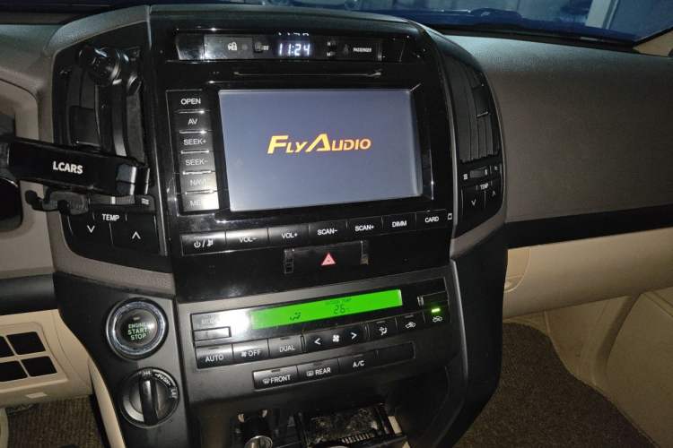Used Toyota Land Cruiser 2015 4.0L V6 Middle East Low-Trim Version Audio And AC Panel
