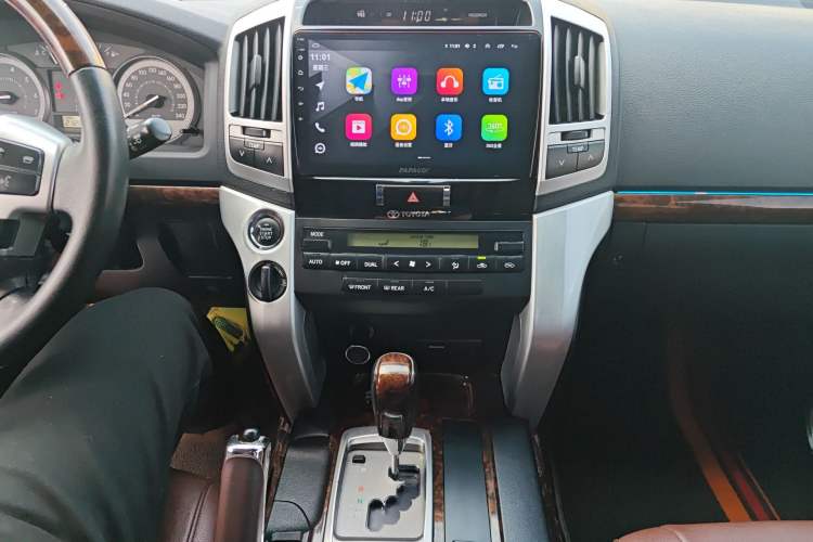 Used Toyota Land Cruiser 2015 4.0L V6 Middle East Low-Trim Version Audio And AC Panel