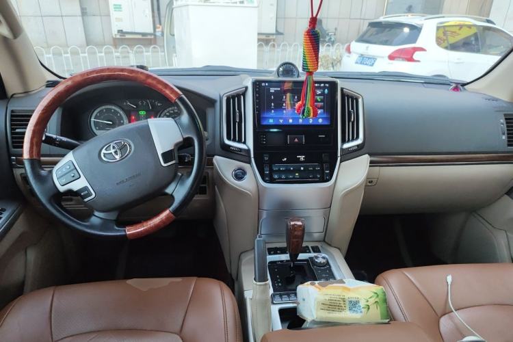 Used Toyota Land Cruiser  Center Console