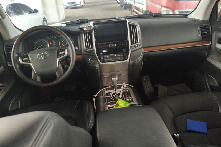 Used Toyota Land Cruiser  Center Console
