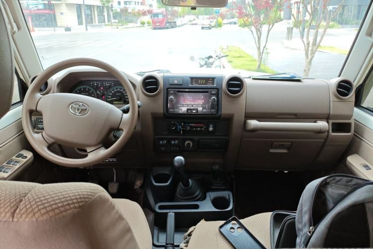 Used Toyota Land Cruiser  Center Console