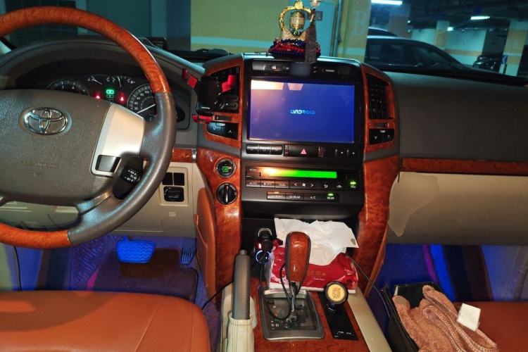Used Toyota Land Cruiser  Center Console