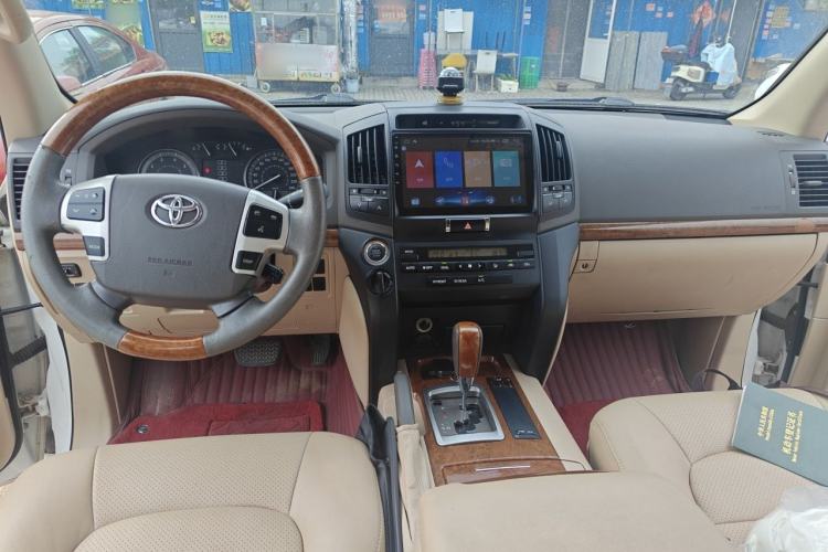 Used Toyota Land Cruiser  Center Console