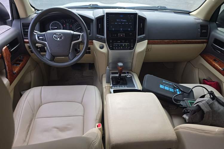 Used Toyota Land Cruiser  Center Console
