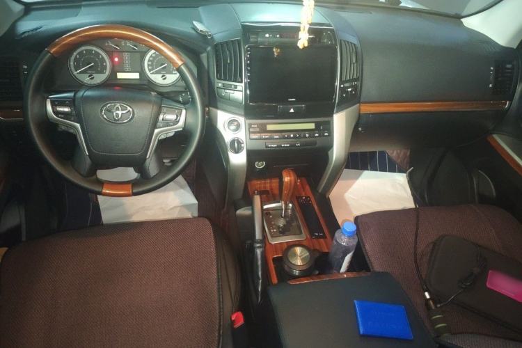 Used Toyota Land Cruiser  Center Console