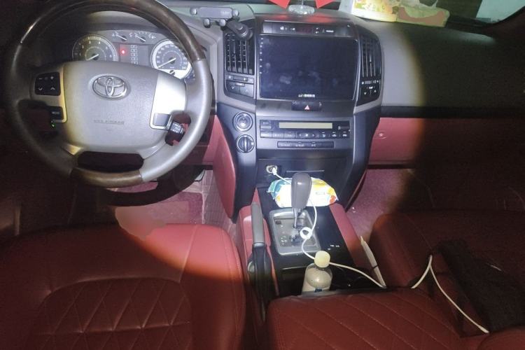 Used Toyota Land Cruiser 2015 4.0L 5-Seater Middle East Version Center Console
