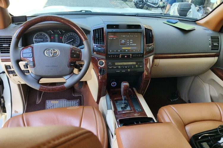 Used Toyota Land Cruiser  Center Console