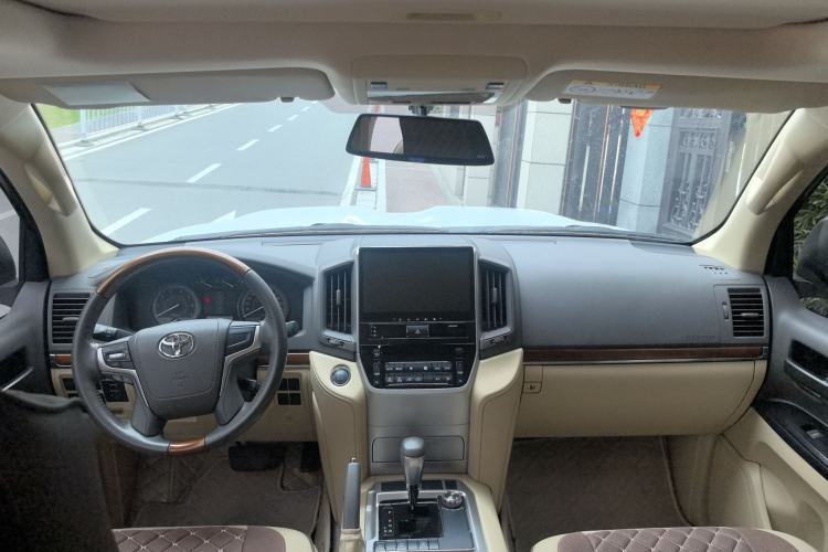 Used Toyota Land Cruiser 2015 4.0L 8-Seater Middle East Version Center Console