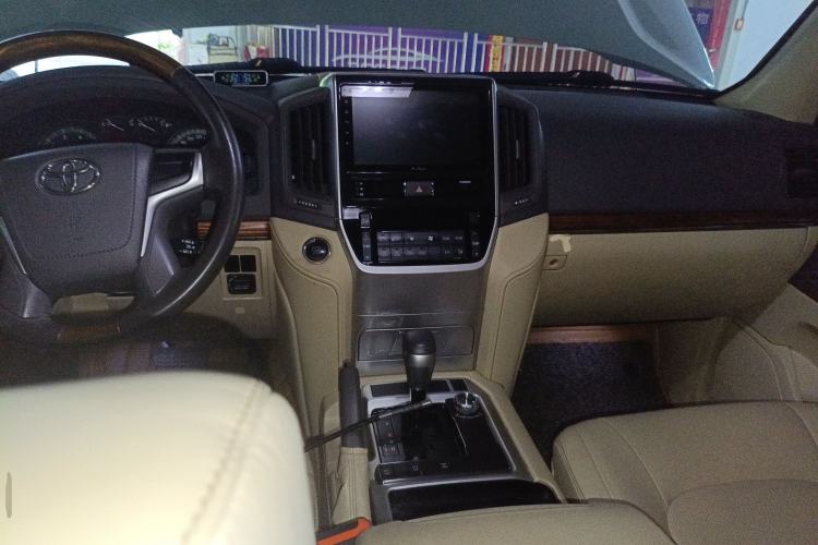 Used Toyota Land Cruiser  Center Console