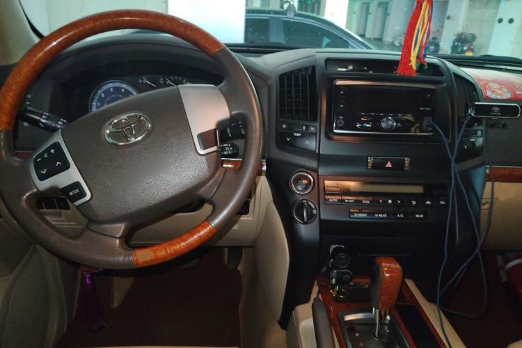 Used Toyota Land Cruiser  Center Console