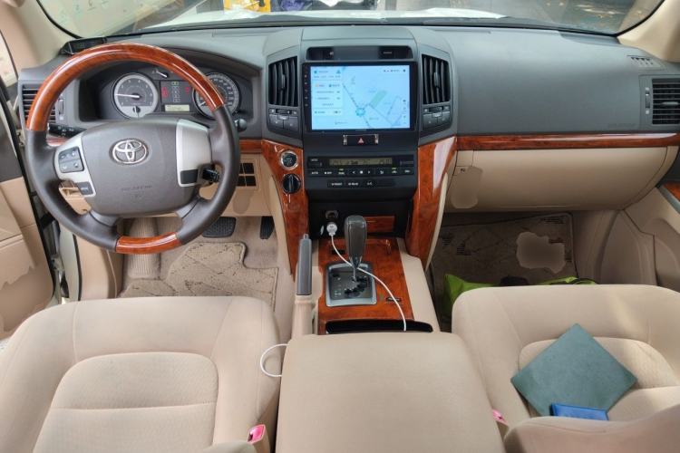 Used Toyota Land Cruiser  Center Console
