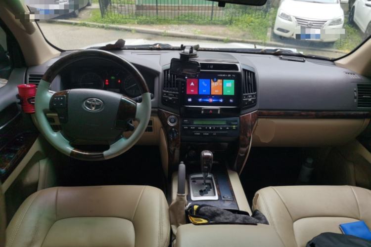 Used Toyota Land Cruiser 2015 4.0L V6 Middle East Low-Trim Version Center Console