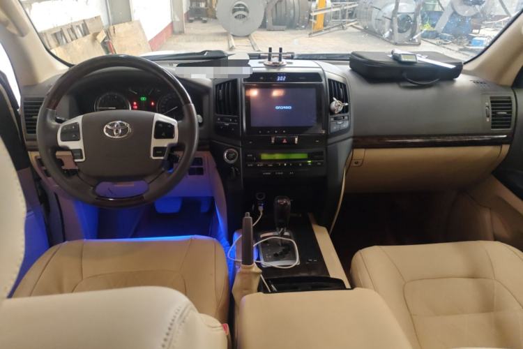 Used Toyota Land Cruiser 2015 4.0L 5-Seater Middle East Version Center Console