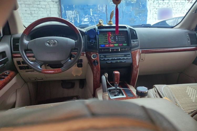 Used Toyota Land Cruiser  Center Console