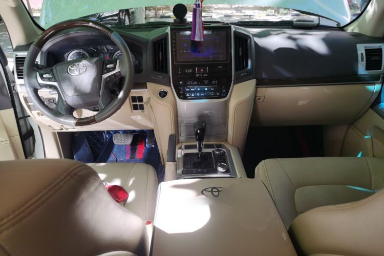 Used Toyota Land Cruiser  Center Console