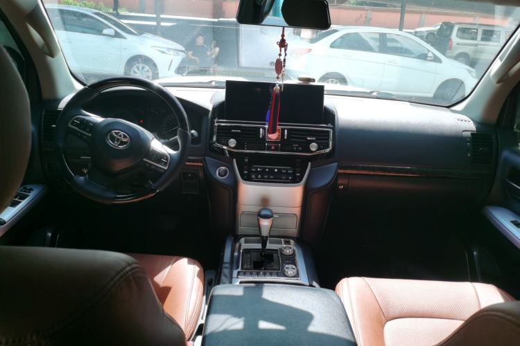 Used Toyota Land Cruiser  Center Console