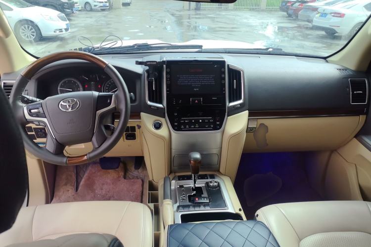Used Toyota Land Cruiser  Center Console
