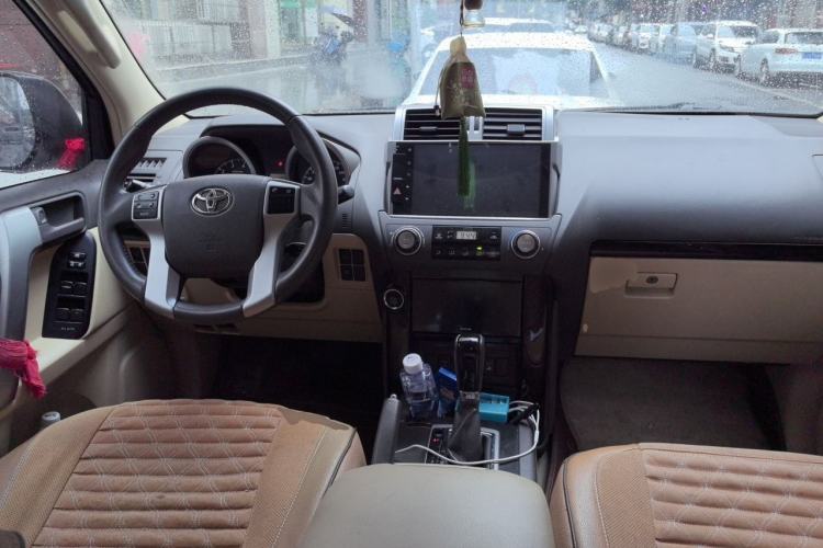Used Toyota Land Cruiser  Center Console