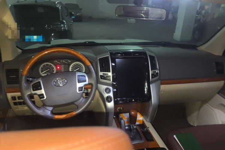 Used Toyota Land Cruiser  Center Console