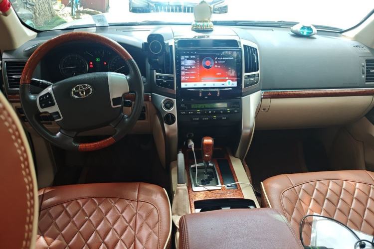 Used Toyota Land Cruiser  Center Console