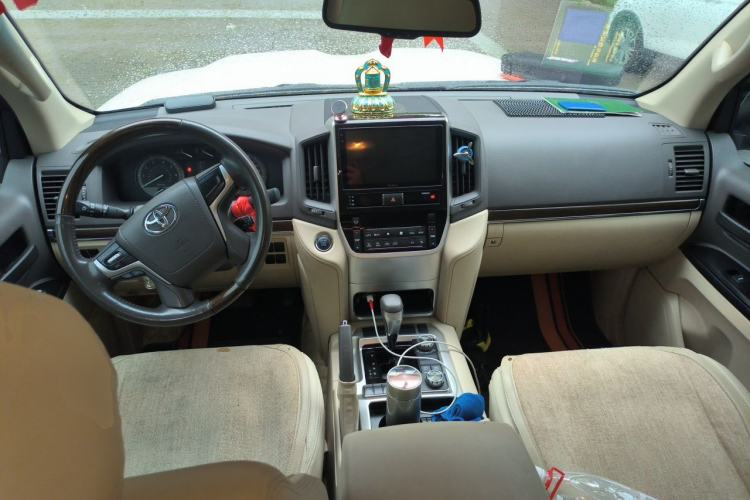 Used Toyota Land Cruiser 2015 4.0L V6 Middle East Low-Trim Version Center Console