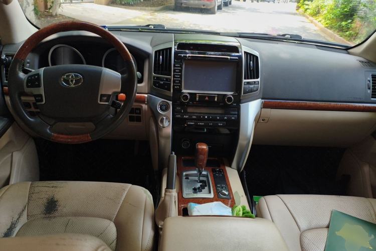 Used Toyota Land Cruiser  Center Console