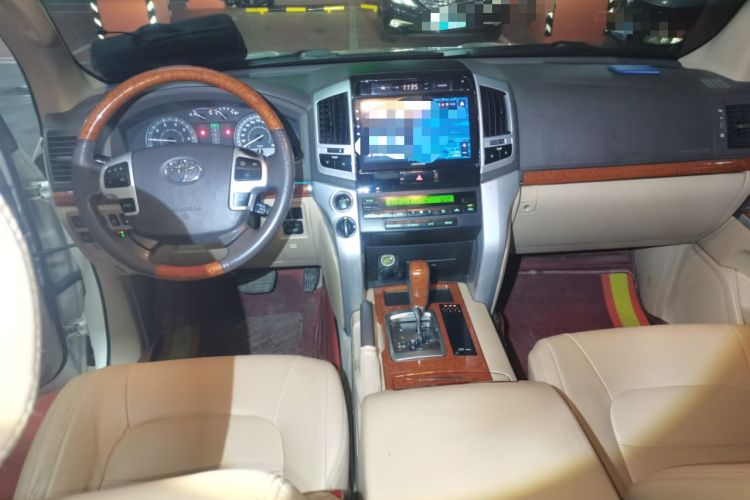 Used Toyota Land Cruiser 2015 4.6L V8 Middle East Limited Edition Center Console