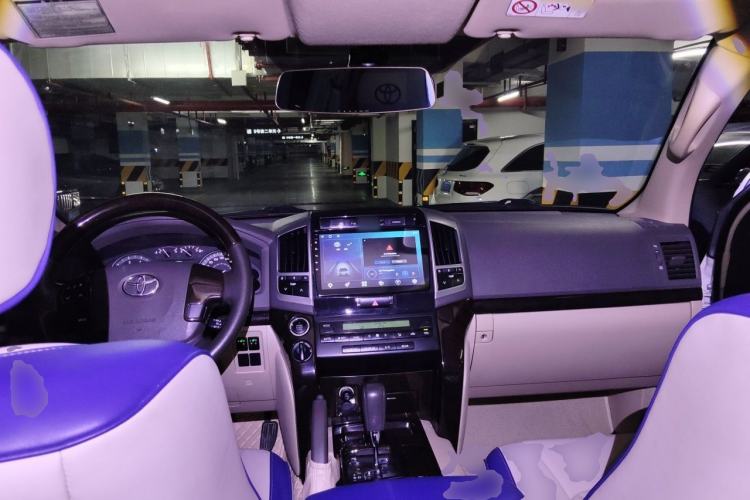 Used Toyota Land Cruiser  Center Console