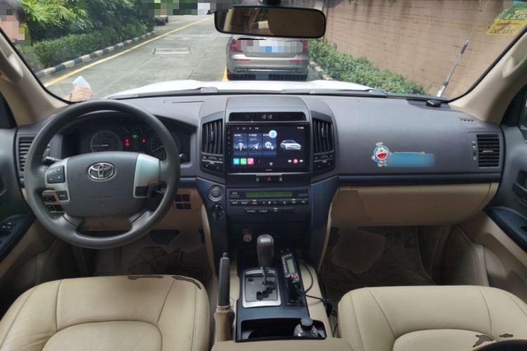 Used Toyota Land Cruiser  Center Console