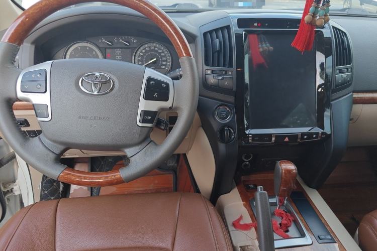 Used Toyota Land Cruiser  Center Console