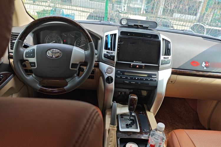Used Toyota Land Cruiser  Center Console