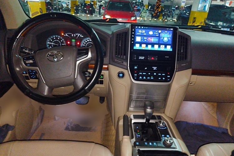 Used Toyota Land Cruiser  Center Console