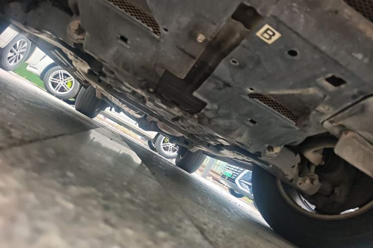 Used Toyota Land Cruiser 2015 4.0L V6 Middle East Low-Trim Version Chassis Front