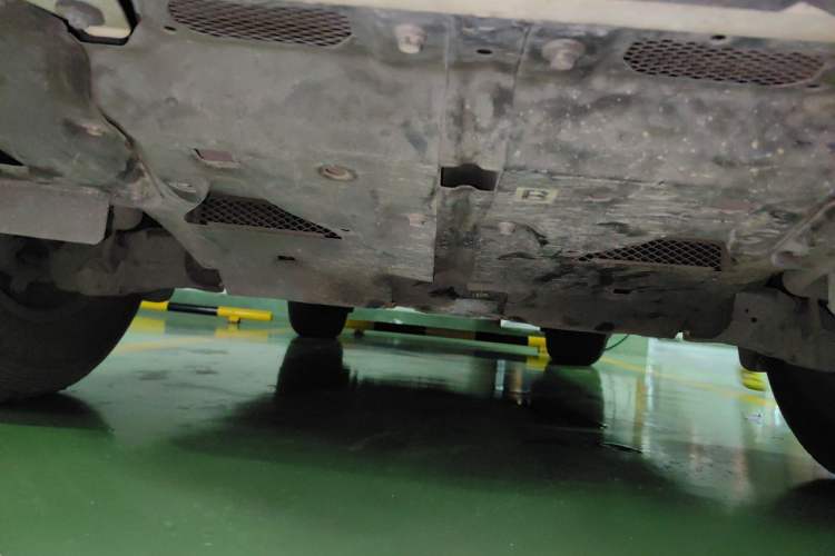 Used Toyota Land Cruiser 2015 4.0L V6 Middle East Low-Trim Version Chassis Front