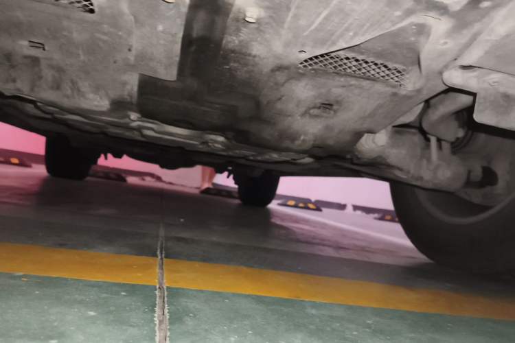 Used Toyota Land Cruiser 2015 4.0L V6 Middle East Low-Trim Version Chassis Front