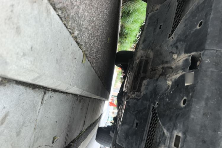 Used Toyota Land Cruiser 2015 4.0L 8-Seater Middle East Version Chassis Front