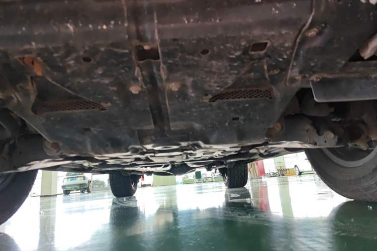Used Toyota Land Cruiser 2015 4.0L V6 Middle East Low-Trim Version Chassis Front