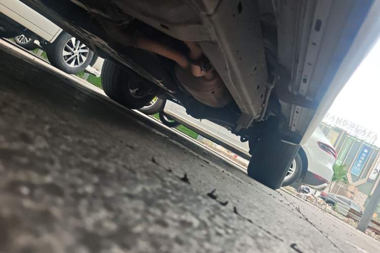 Used Toyota Land Cruiser 2015 4.0L V6 Middle East Low-Trim Version Chassis Front Left