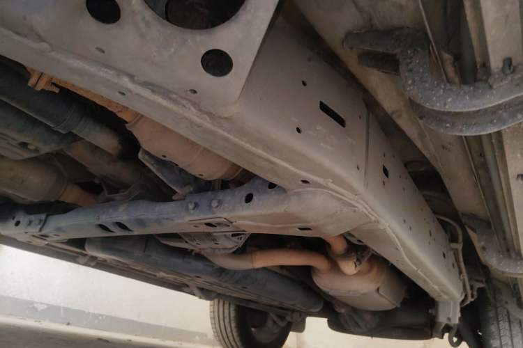 Used Toyota Land Cruiser 2015 4.0L V6 Middle East Low-Trim Version Chassis Front Left
