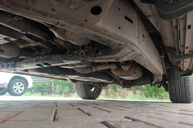 Used Toyota Land Cruiser 2015 4.0L V6 Middle East Low-Trim Version Chassis Front Left