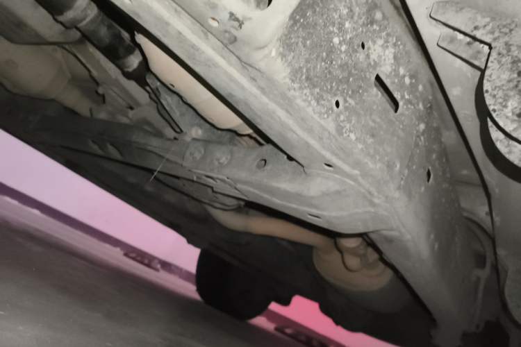 Used Toyota Land Cruiser 2015 4.0L V6 Middle East Low-Trim Version Chassis Front Left