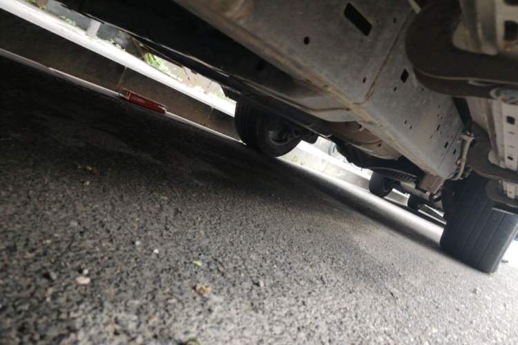 Used Toyota Land Cruiser 2015 4.0L V6 Middle East Low-Trim Version Chassis Front Left