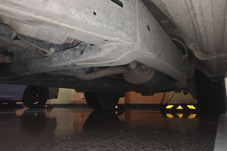 Used Toyota Land Cruiser 2015 4.0L 5-Seater Middle East Version Chassis Front Left