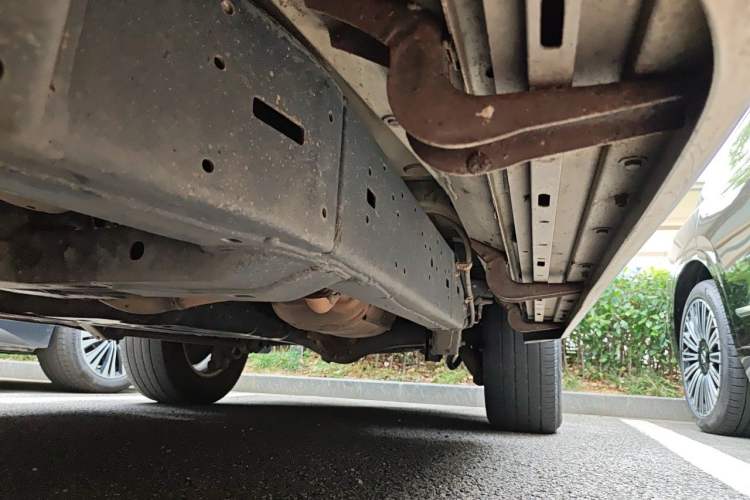 Used Toyota Land Cruiser 2015 4.0L V6 Middle East Low-Trim Version Chassis Front Left