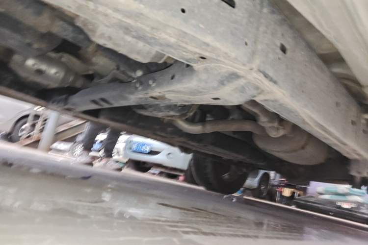 Used Toyota Land Cruiser 2015 4.0L V6 Middle East Low-Trim Version Chassis Front Left