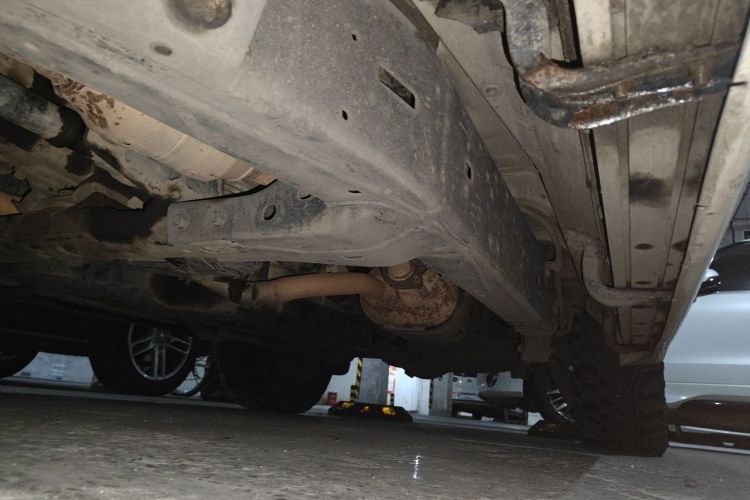 Used Toyota Land Cruiser 2015 4.0L V6 Middle East Low-Trim Version Chassis Front Left