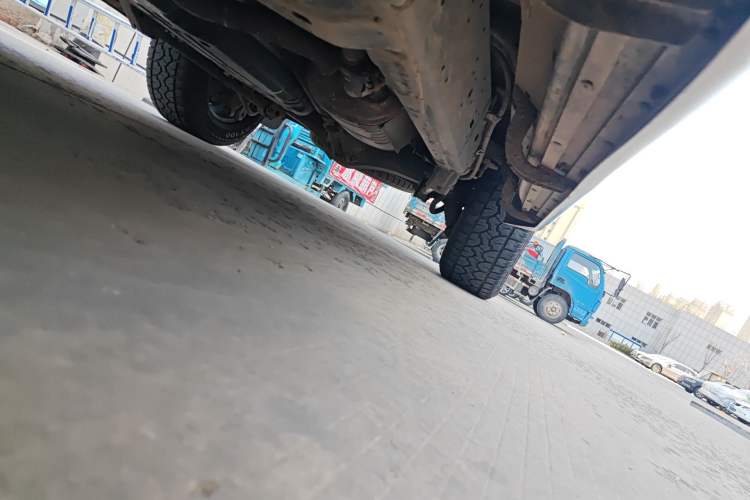 Used Toyota Land Cruiser 2015 4.0L V6 Middle East Low-Trim Version Chassis Front Left