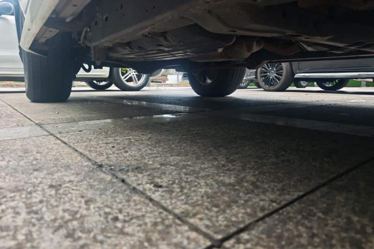 Used Toyota Land Cruiser 2015 4.0L V6 Middle East Low-Trim Version Chassis Front Right